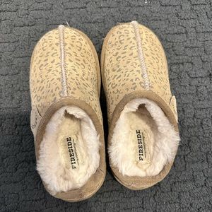 Kids fireside slip on shoes - size 1